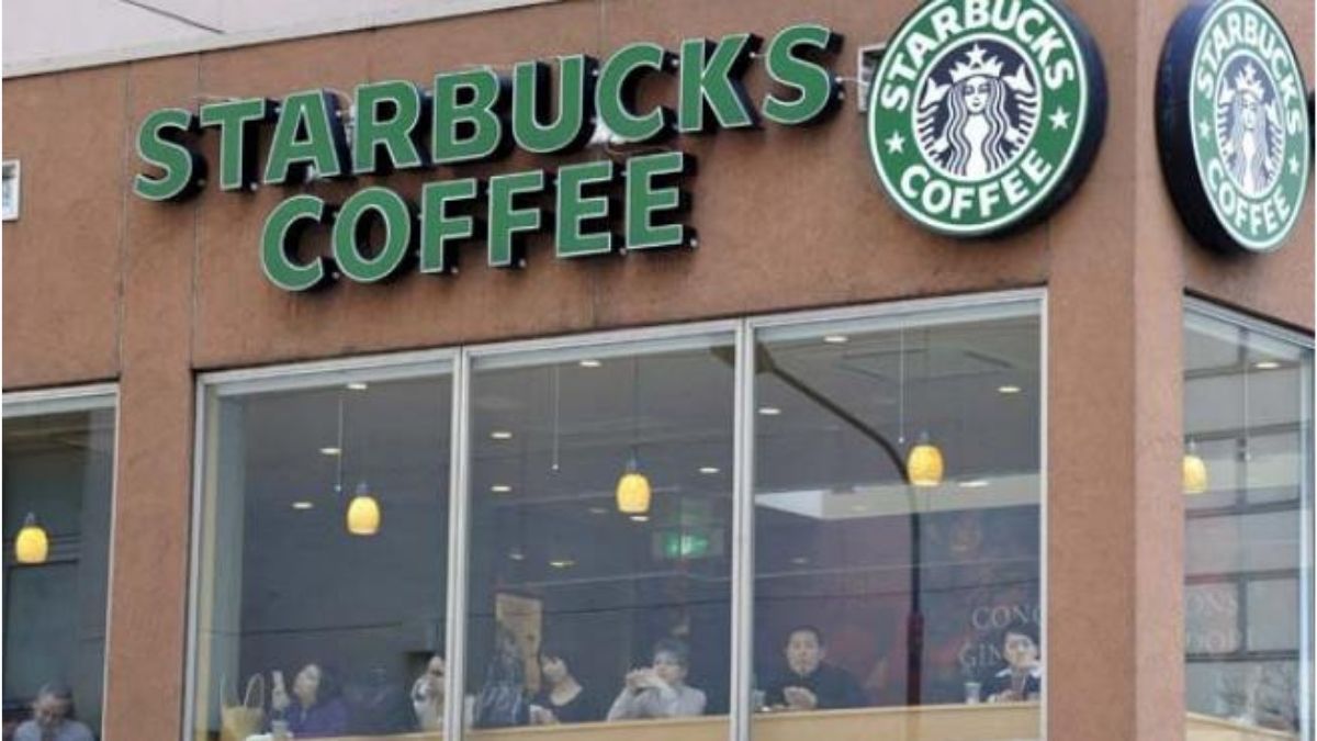 Starbucks aumentará el salario de sus empleados