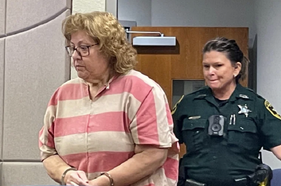 Juez impone fianza de $150,000 a mujer que mató a su vecina en Florida