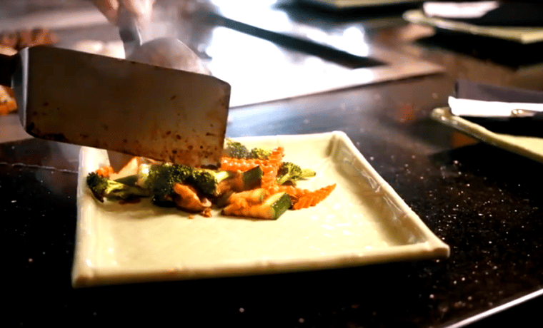 La policía detiene al dueño de un restaurante de sushi por tráfico de drogas