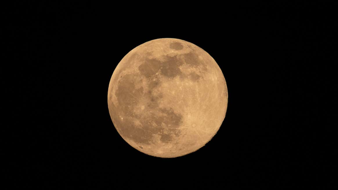 Prepárate para ver la “Luna de Fresa”, la última súperluna del 2021