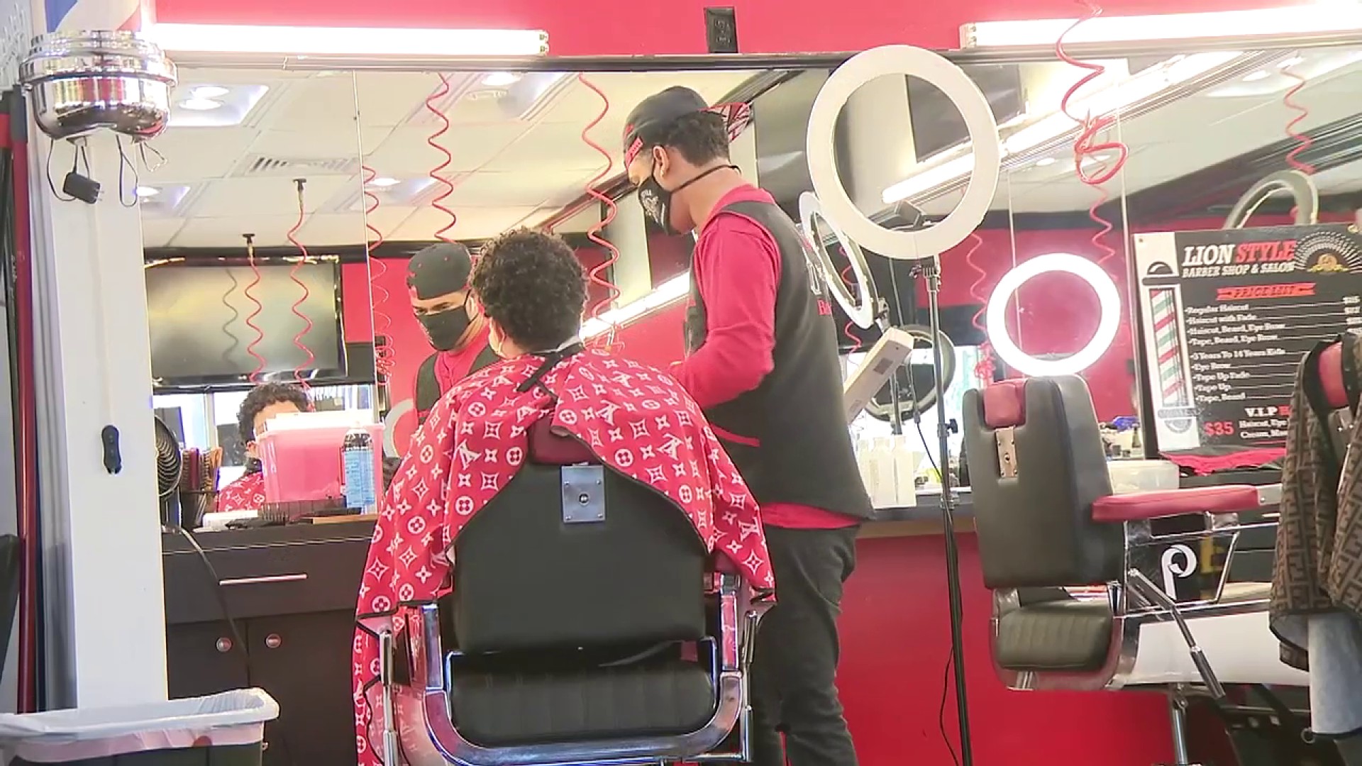 Barbería en Miramar abre ilegalmente y recibe cientos de clientes