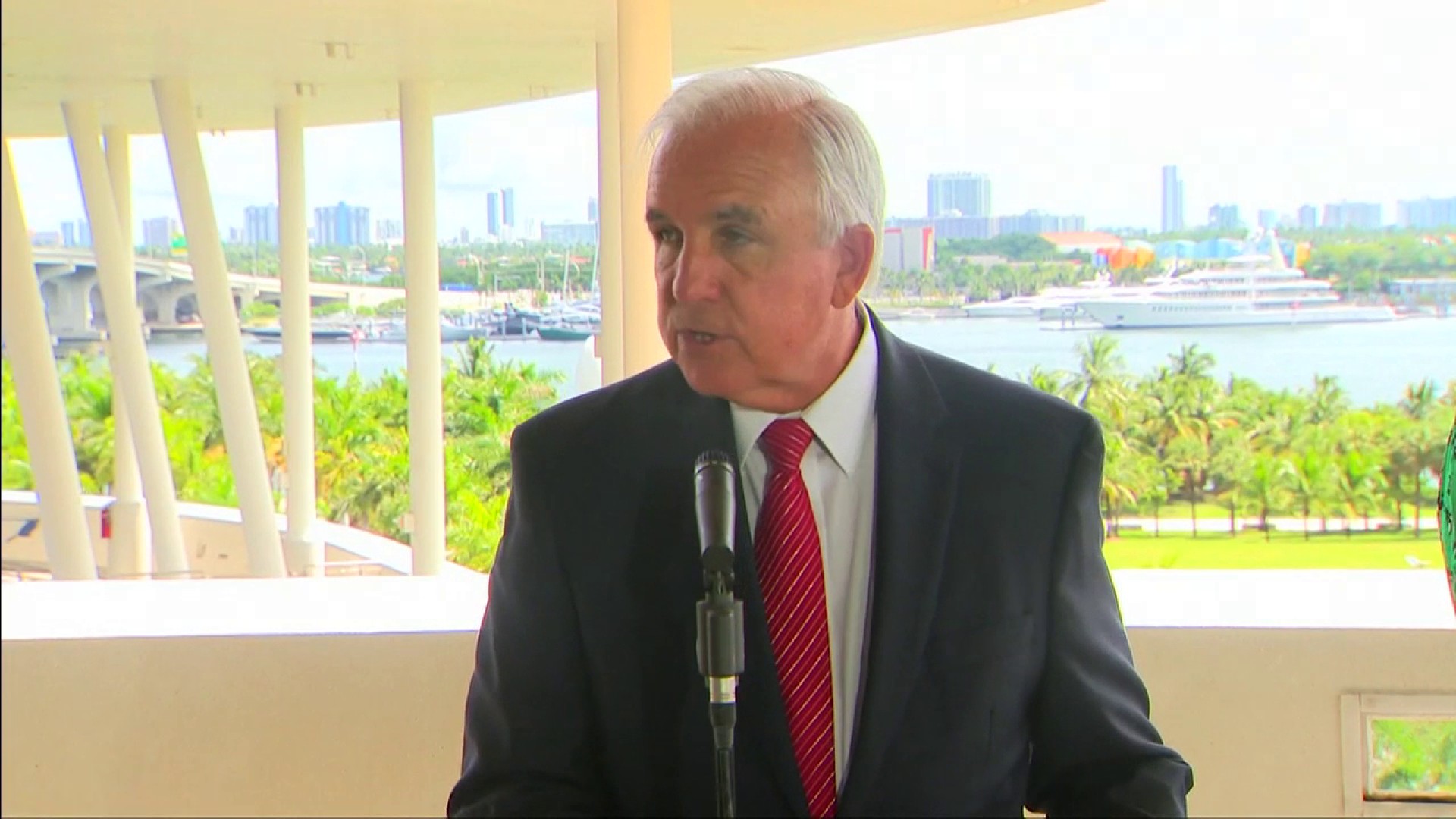 Los cines de Miami-Dade abrirán pronto al 50% de su capacidad, Afirmó el alcalde Carlos Giménez
