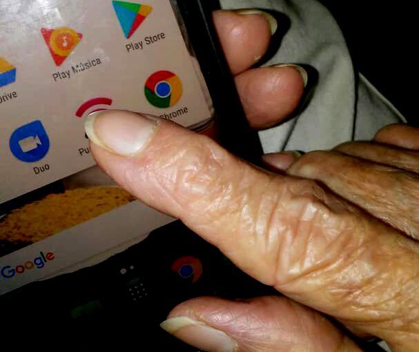 ¡Excelente iniciativa! Ancianos de Florida podrán usar tabletas y robots para enfrentar la cuarentena