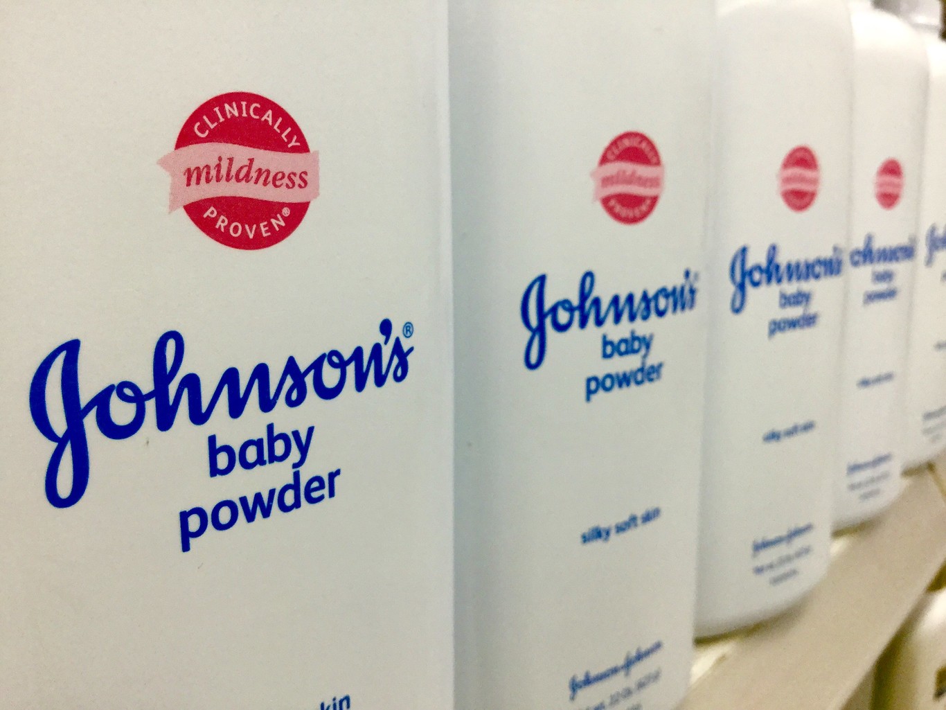 Johnson & Johnson dejará de vender talco para bebés en todo el mundo