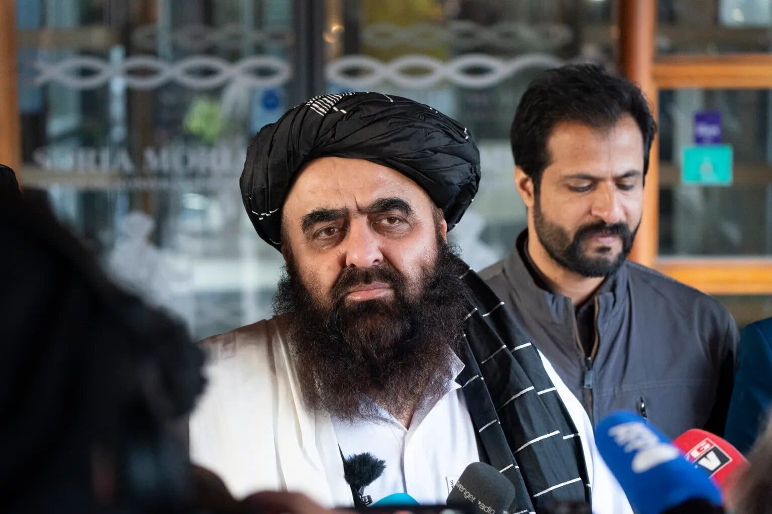Régimen talibán libera al considerado último prisionero de EEUU en Afganistán