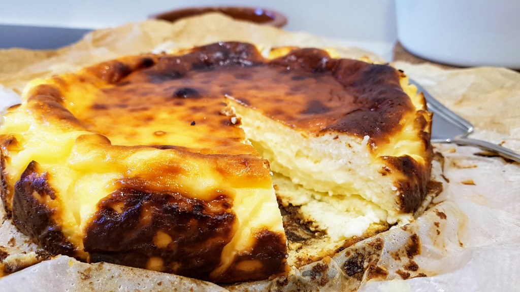 ¡Mira esta delicia! Aprende a preparar la tarta de queso de la Viña en casa