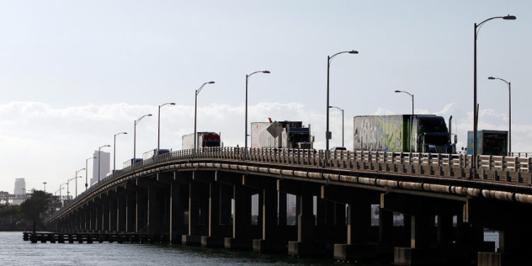 Incidente de ira obligó a cierre temporal de viaducto MacArthur en Miami Beach