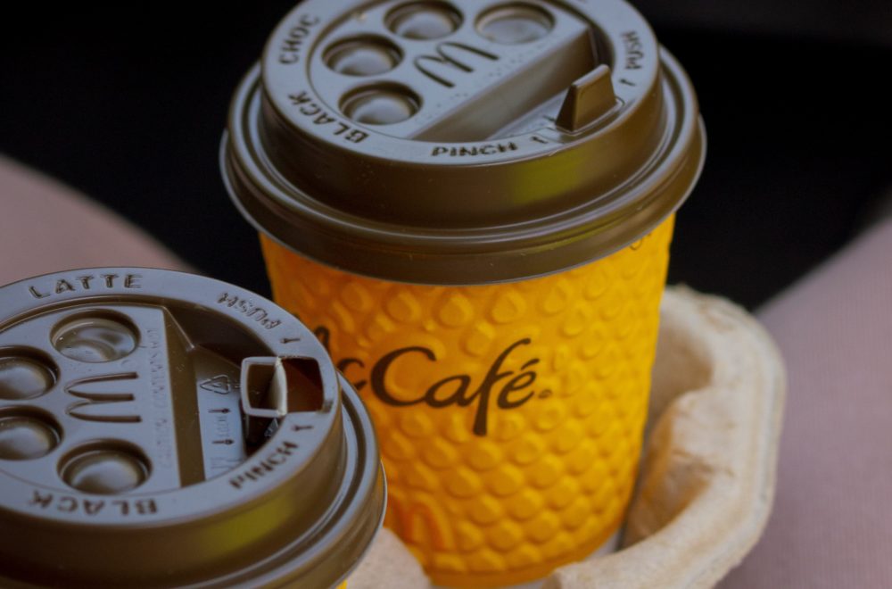 Cliente molesto arrojó café caliente a gerente de McDonald’s en Miami Springs