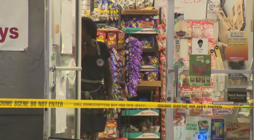 Policía investiga tiroteo fuera de tienda de conveniencia en Pompano Beach