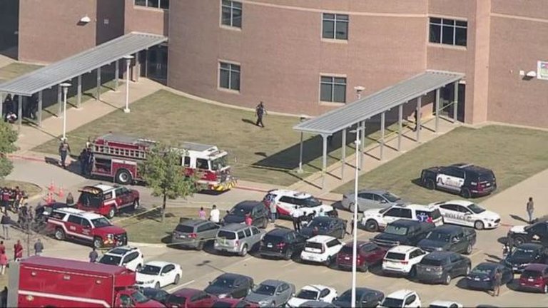 Tiroteo en una escuela de Texas dejó cuatro heridos (Videos)