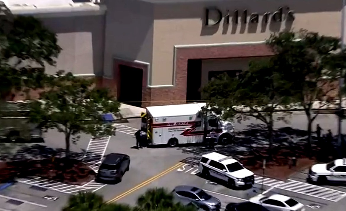 Dos personas arrestadas tras tiroteo en centro comercial de Pembroke Pines