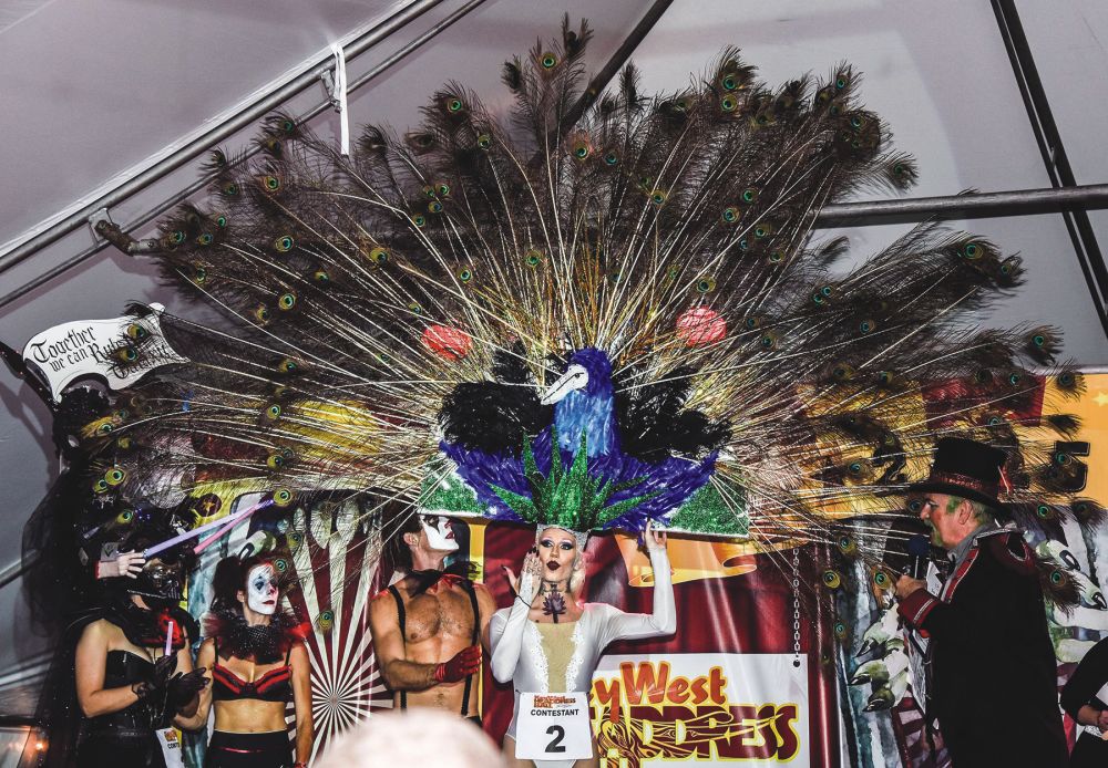 Disfrute los impactantes tocados de fantasía del Headdress Ball de Key West (Fotos)