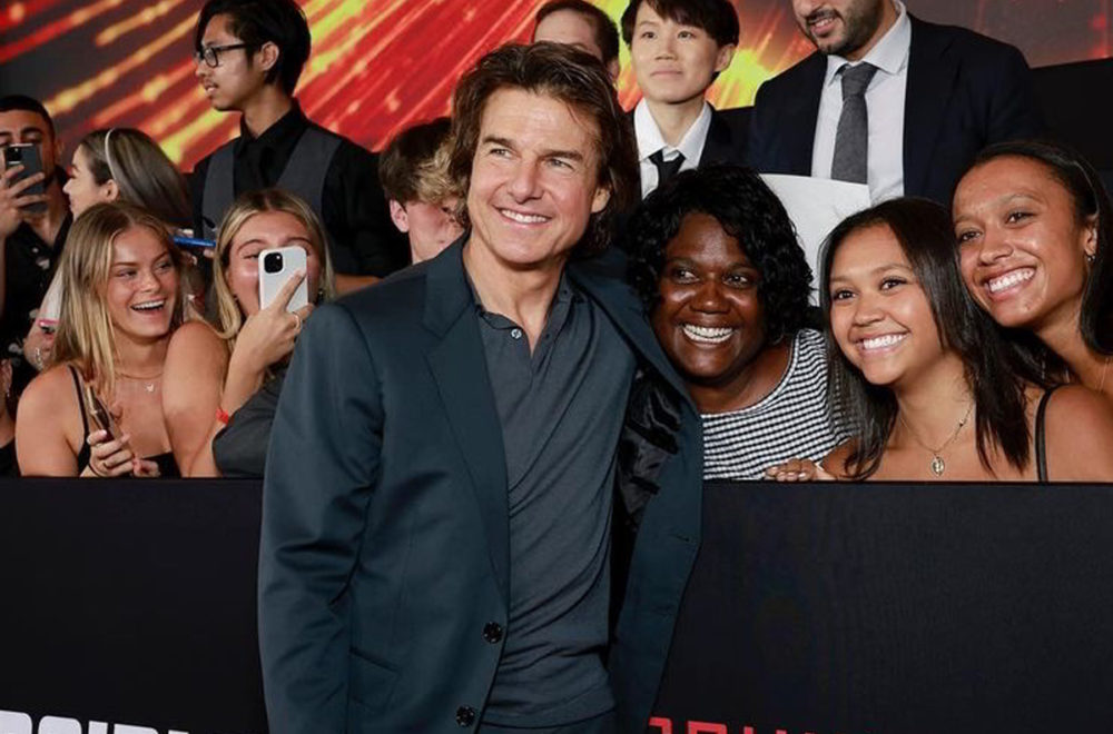 Tom Cruise sorprende a fans de “Misión Imposible” en cine de Miami