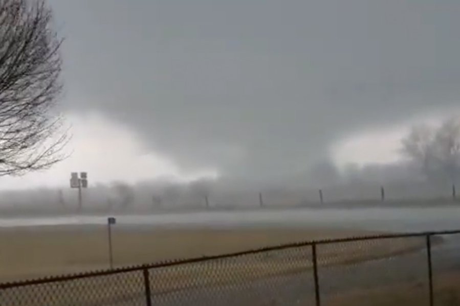 Tornado en Iowa deja seis muertos incluidos dos niños