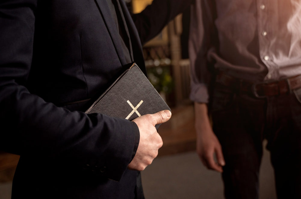 Cambios en emisión de Green Card amenaza estadía de religiosos extranjeros en EE.UU