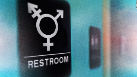 Baño transgénero de escuela en Florida causa revuelo en todo EEUU