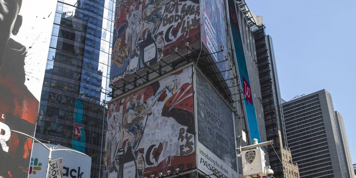 Domingo Zapata exhibe un gigantesco mural en Times Square (+Fotos)