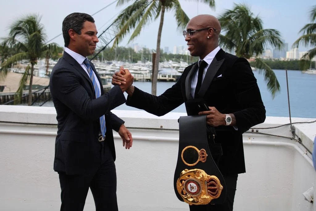 Boxeador cubano Yordenis Ugás recibió las llaves de Miami