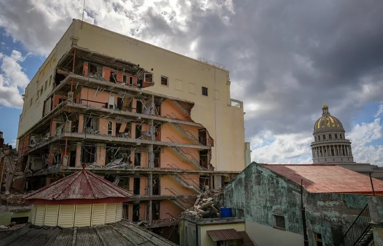 Iglesia El Calvario sufre daños en explosión de Hotel Saratoga de La Habana