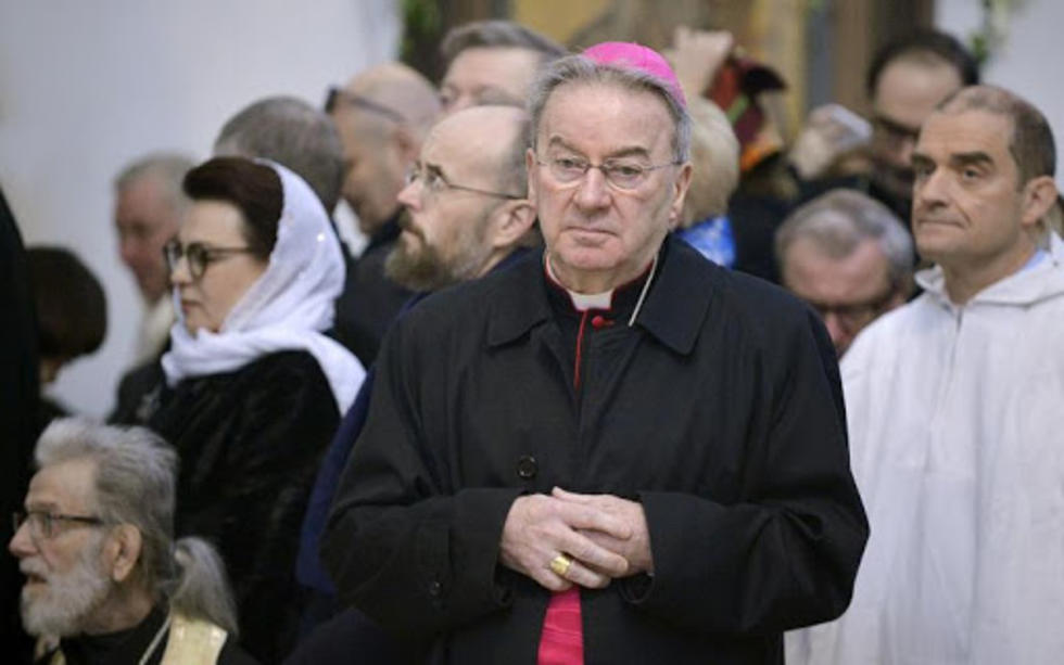 Exembajador del Vaticano en Francia será enjuiciado por acoso sexual