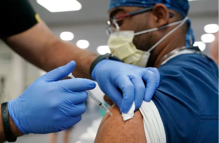 Florida multa al condado Leon con $3.5 millones por “pedir vacunas”