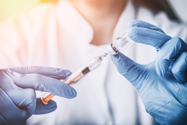 La FDA acelera las posibles vacunas covid-19 de Pfizer y BioNTech