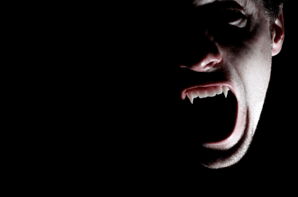 De terror: Hallan fosa común con 450 cadáveres de “vampiros” decapitados