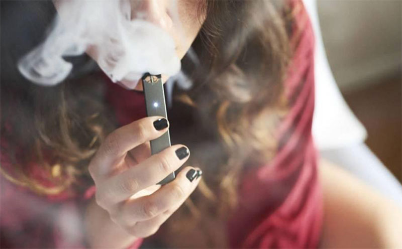 En Florida estudian aumentar límite de edad para fumar cigarros electrónicos
