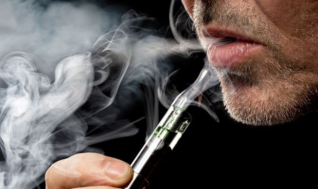 Trump planteará prohibir los aromatizantes de los cigarrillos electrónicos