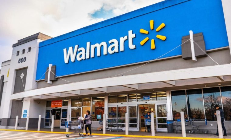Por peligro de incendio retiran marca de velas en todos los Walmart del país