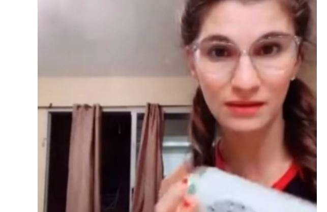 ¿Fake o real? Mujer captó supuesto fantasma mientras grababa video en TikTok