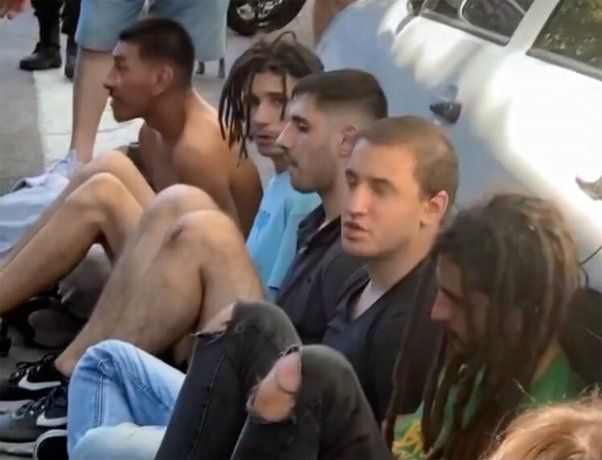 Seis hombres violaron a una joven en Argentina