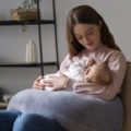 Leche materna protege contra el Covid-19, según estudio
