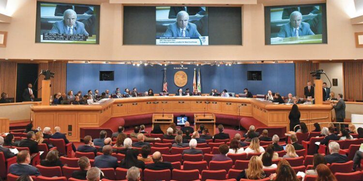 Comisión de Miami-Dade decidirá hoy quién llenará la vacante de Levine Cava