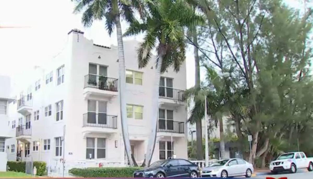 Familia de Miami-Dade vive con miedo después de que los ladrones se metieron por la ventana del cuarto de su bebé