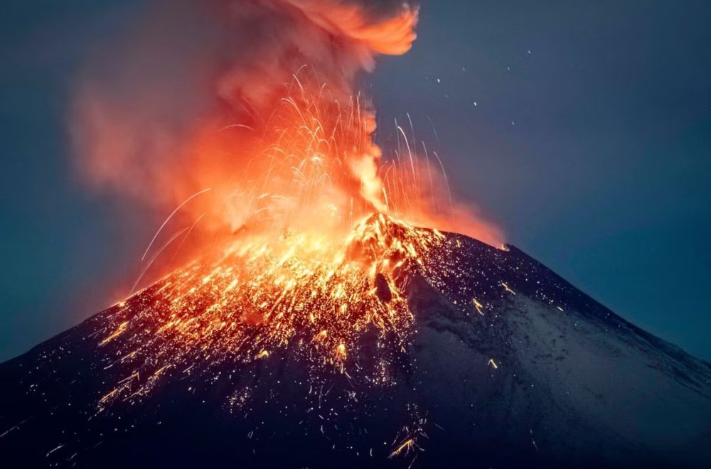 OVNI pasa por encima de volcán en México y todo queda grabado