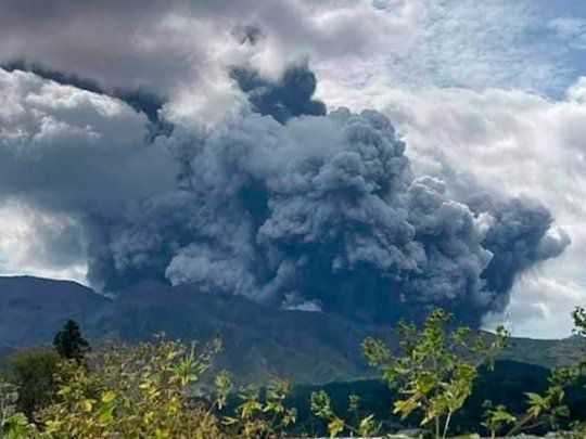 VÍDEO: El Monte Aso entró en erupción en el suroeste de Japón
