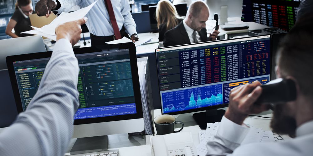 Wall Street registra alzas antes de la decisión de la Reserva Federal sobre las tasas de interés