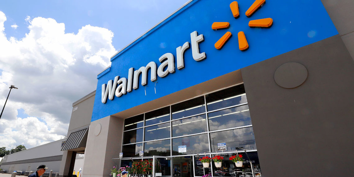 Walmart aumenta el salario en $1 dólar la hora a más de medio millón de empleados