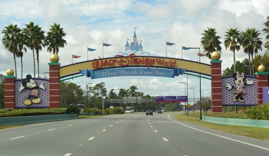 Los moteles de Orlando camino a Disney World están llenos de gente que perdió su trabajo por la pandemia