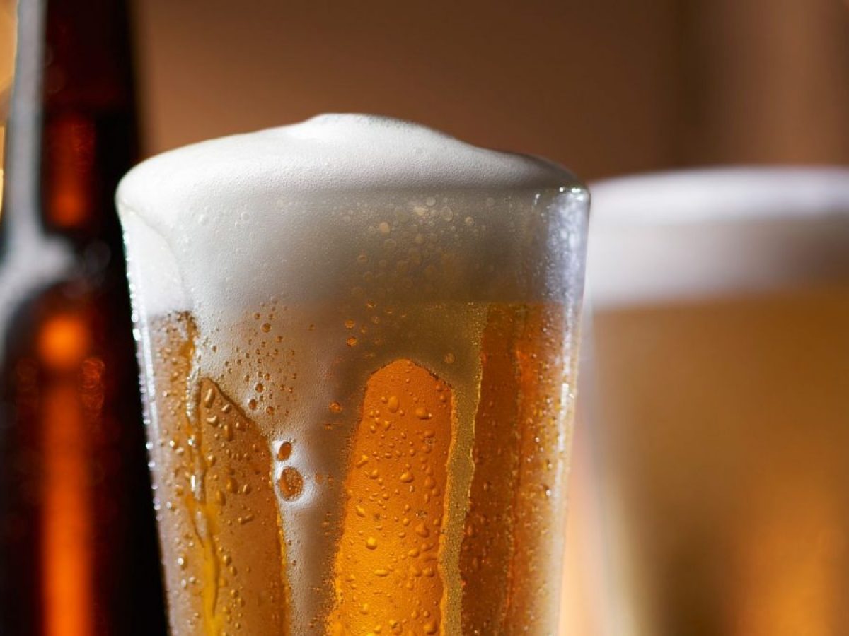 Beber más de dos cervezas diarias puede dañar el cerebro