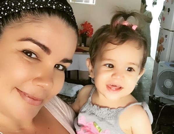 Madre de niña que falleció tras ser vacunada salió de Cuba tras amenazas